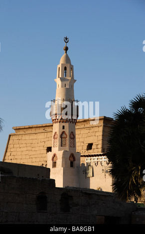 Minarett der Abu-Haggag-Moschee in Luxor Tempel, Luxor, Ägypten Stockfoto