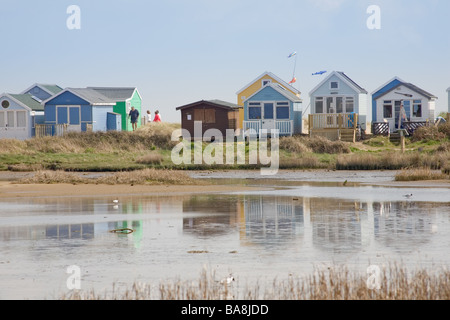 Strandhütten auf Mudeford Sandbank Hengistbury Kopf Stockfoto