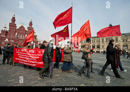 Demonstration der russischen Partei der Kommunisten (RPK) auf dem Roten Platz vor Lenin Mausoleum, Moskau, Russland. Stockfoto