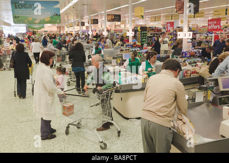 Kasse Kassen im Safeway-Supermarkt Gibraltar Stockfoto