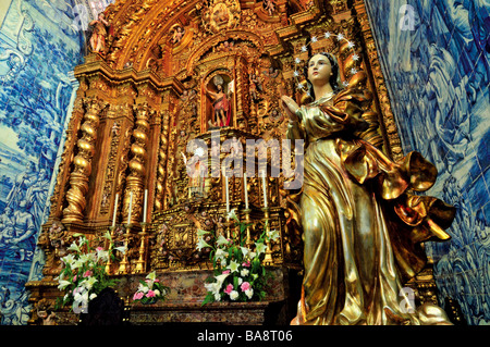 Altar und historischen Fliesen der Kirche São Lourenço Dos Matos in Almancil Stockfoto