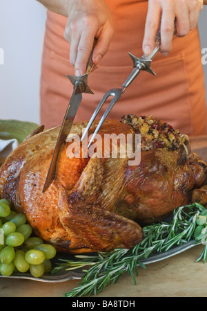 Mann schnitzen Thanksgiving Türkei Stockfoto