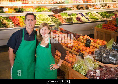 Ladenbesitzer in Posen produzieren Abschnitt Stockfoto