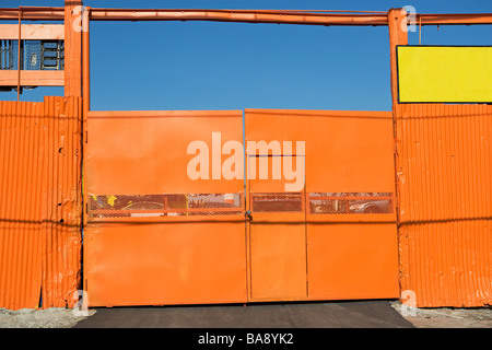 Bunte Industrietor Stockfoto