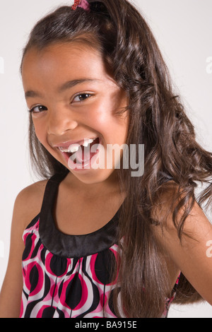 Porträt von fröhlichen afroamerikanische Mädchen, Studio gedreht Stockfoto