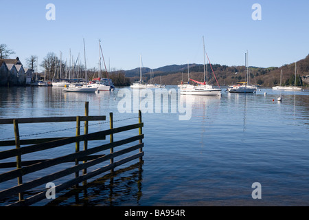 Ein Blick auf Lake Windermere von Cockshott Punkt in der Nähe von Bowness im englischen Lake District National Park. Stockfoto