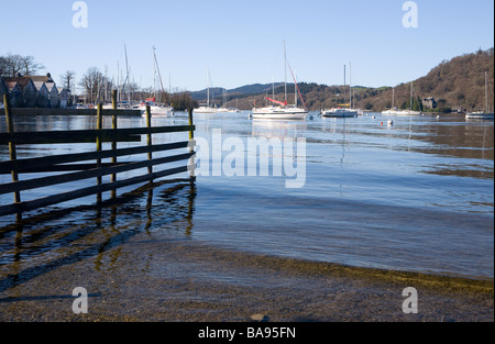 Ein Blick auf Lake Windermere von Cockshott Punkt in der Nähe von Bowness im englischen Lake District National Park. Stockfoto