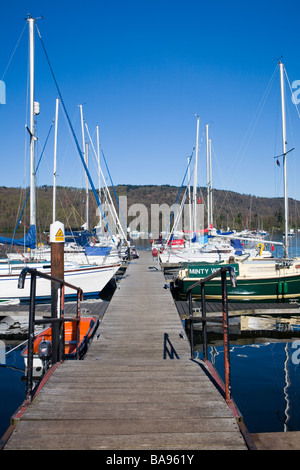 Lake Windermere Marina in der Nähe von Cockshott Punkt Stockfoto