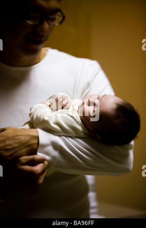 Vater hält Baby boy Stockfoto