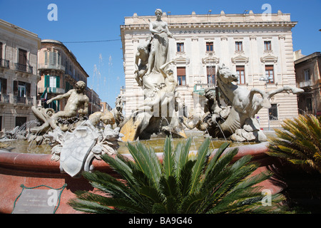 Artemis-Brunnen, Piazza Archimede, Syrakus, Sizilien, Italien Stockfoto