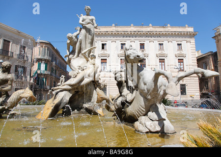 Artemis-Brunnen, Piazza Archimede, Syrakus, Sizilien, Italien Stockfoto