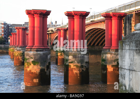 Alten Blackfriars Railway Bridge [City of London] England Stockfoto