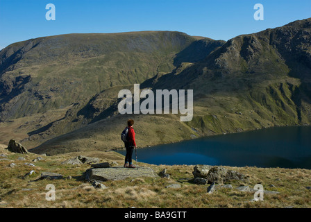 Weibliche Wasser Blick über Blea Wasser in Richtung Mardale Ill Bell, Nationalpark Lake District, Cumbria, England UK Stockfoto