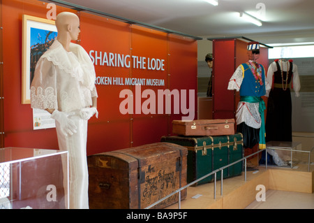 Alte Koffer in der Sulfid-Street-Bahnhof jetzt Migranten Museum Broken Hill New South Wales Australia Stockfoto