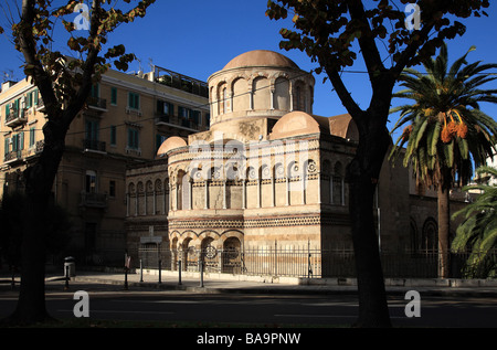 Arabisch-normannische Architektur, Santissima Annunziata dei Catalani. Messina, Sizilien, Italien Stockfoto