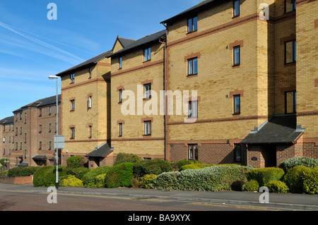 Moderne Blöcke aus Backstein gebaut, Wohnungen in Bristol England Stockfoto