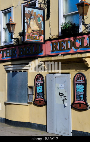 An Bord bis Stadt Pub zum Verkauf in Bristol England geschlossen Stockfoto