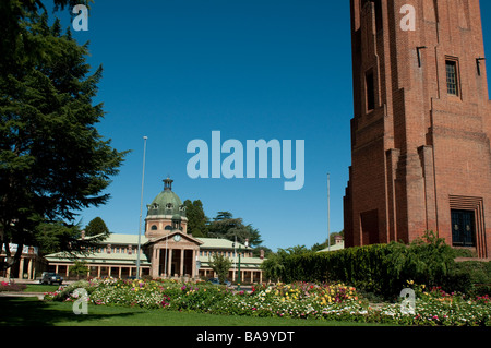 Stadtzentrum mit Kirchturm und Gerichtshaus, Bathurst New South Wales Australien Stockfoto