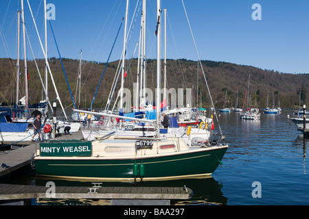 Lake Windermere Marina in der Nähe von Cockshott Punkt Stockfoto