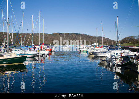 Lake Windermere Marina in der Nähe von Cockshott Punkt Stockfoto