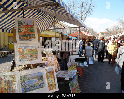 Künstler verkaufen Gemälde am Markt in Nizza, Frankreich Stockfoto