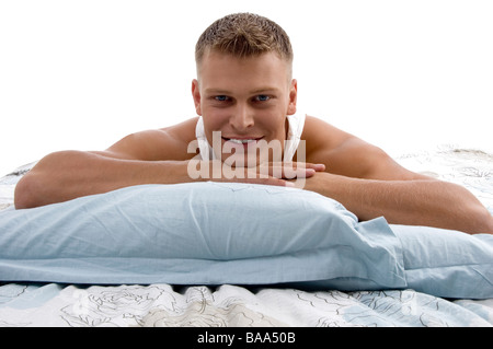 Mann Rast zu Hause und Blick in die Kamera Stockfoto