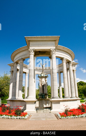 Kriegerdenkmal in Cardiff Cathays Park Stockfoto