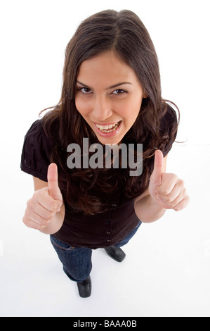 junge Frau zeigt Daumen oben Stockfoto