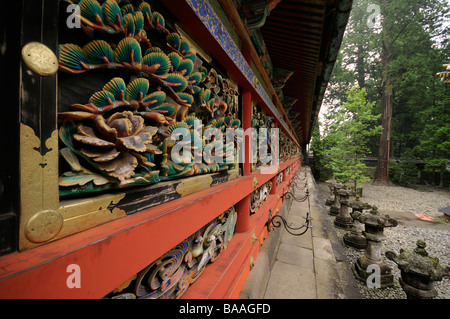 Dekoration auf der rechten äußeren Seite von Yomei-Mon Tor. Tosho-gu Schrein. Nikko. Präfektur Tochigi. Japan. Stockfoto