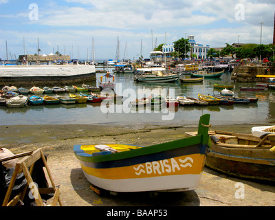 Boote in eine Ansicht vom Hafen in Salvador de Bahia, Brasilien Stockfoto