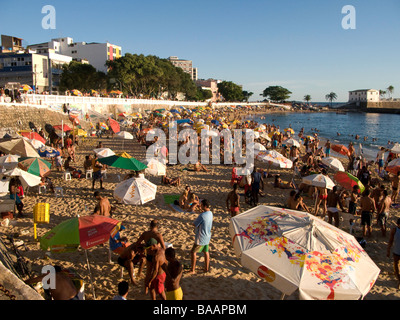 Abend am Porto da Barra Beach, Salvador de Bahia, Brasilien Stockfoto