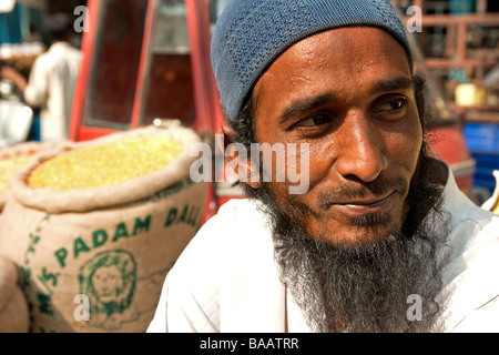 Muslimische Inder auf dem Markt in Bhopal, Zentralindien Stockfoto