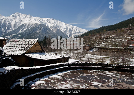 Ansicht des indischen Himalaya aus Kinnauri Dorf Kalpa, Himachal Pradesh, Indien Stockfoto