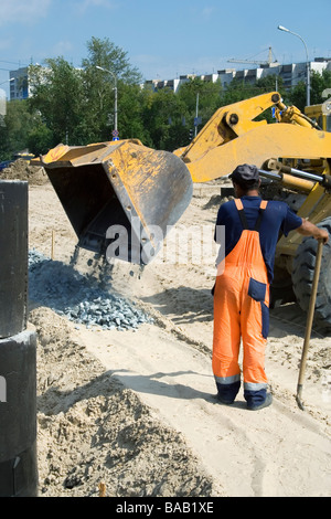 Arbeiter und Straße-Lader am Bau der Straße. Stockfoto