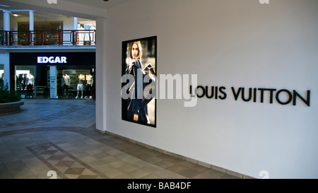 Melden Sie bei Louis Vuitton Designer-Boutique Gustavia St Barts Stockfoto