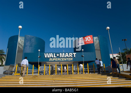 Walmart Kaufhaus in Acapulco, Mexiko Stockfoto