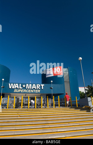 Walmart Kaufhaus in Acapulco Mexiko Stockfoto