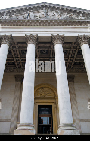 Cambridge, England, Vereinigtes Königreich. Fitzwilliam Museum - Haupteingang. Fassade von George Basevi Stockfoto