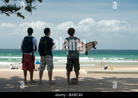 Surfer, die Vermessung der Wellen, Manly Beach, New South Wales, Australien Stockfoto