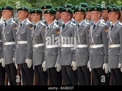 Ehrenwache der Bundeswehr bei Besuch des französischen Premierminister Francois Fillon, Berlin, Deutschland Stockfoto