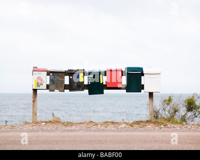 Postfächer in einer Reihe am Meer Öland Schweden Stockfoto