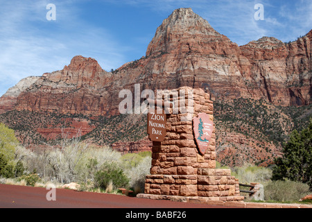 Eingang zum Zion CanyonNationalpark von Springdale Utah usa Stockfoto