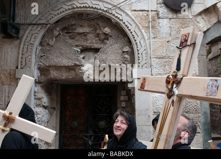 Israel Jerusalem Altstadt Orthodox Karfreitag Prozessionen des Kreuzes entlang der Via Dolorosa zur Grabeskirche Stockfoto