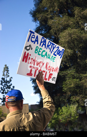 Rückansicht des Mannes mit erhabenen Zeichen, Tea Party 2009. Stockfoto