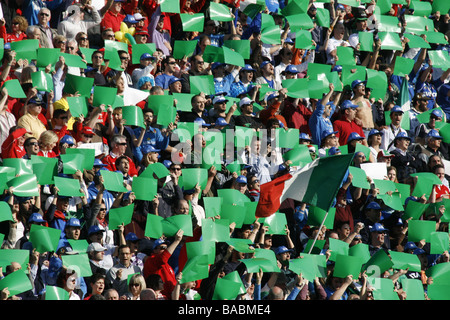 Rugby-Fans Zuschauer in Rom für die sechs Nationen match Wales gegen Italien 2009 Stockfoto