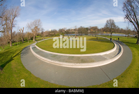 Denkmal für Diana, Princess of Wales war am 6. Juli 2004 in Hyde Park London, Vereinigtes Königreich von ihrer Majestät der Königin eröffnet. Stockfoto