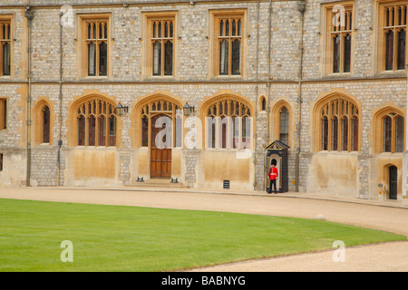 Wache, Schloss Windsor, Windsor, Großbritannien Stockfoto