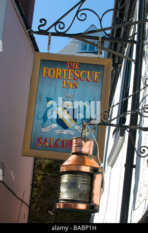 Das Fortescue Inn Hausschild in der Urlaubsstadt Salcombe, Devon, England, Großbritannien Stockfoto