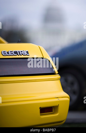 Ein Elektroauto aus brennenden Auto auf dem Display an der National Mall als Teil der Earth Day Feier Brennstoff umgewandelt Stockfoto