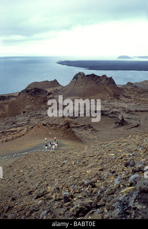 Galapagos-Inseln. Bartholomew Is. Volcanic Splatter Zapfen an den unteren hängen der Insel. Stockfoto